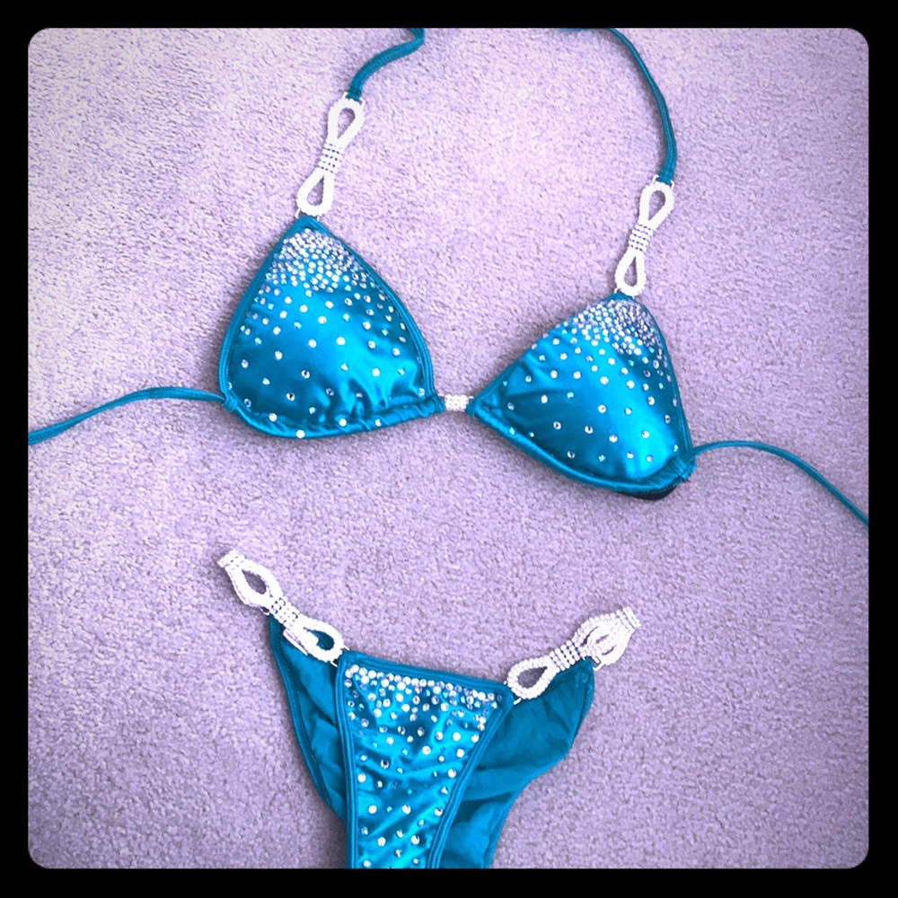 Sparkling scrunch bum swim suit